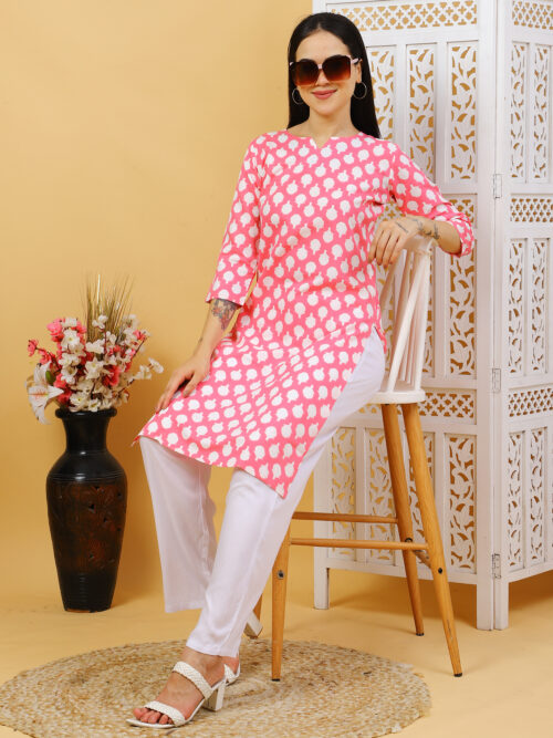 Women’s multicolor printed cotton kurti front view"